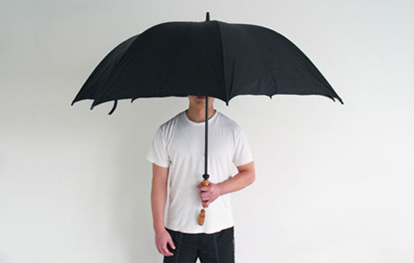 Polite Umbrella Avoids Collisions In Crowds