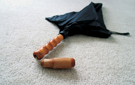 Polite Umbrella Avoids Collisions In Crowds